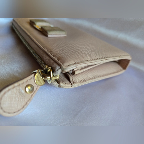 Salvatore Ferragamo Miss Vara Bow 3/4 Zip Leather Wallet - Picture 5 of 16